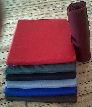 Travel Doza Portable Dog Mat With Carry / Storage Bag 100% Waterproof, Dirt, Odour & Hair Proof - Choose Size & Colour